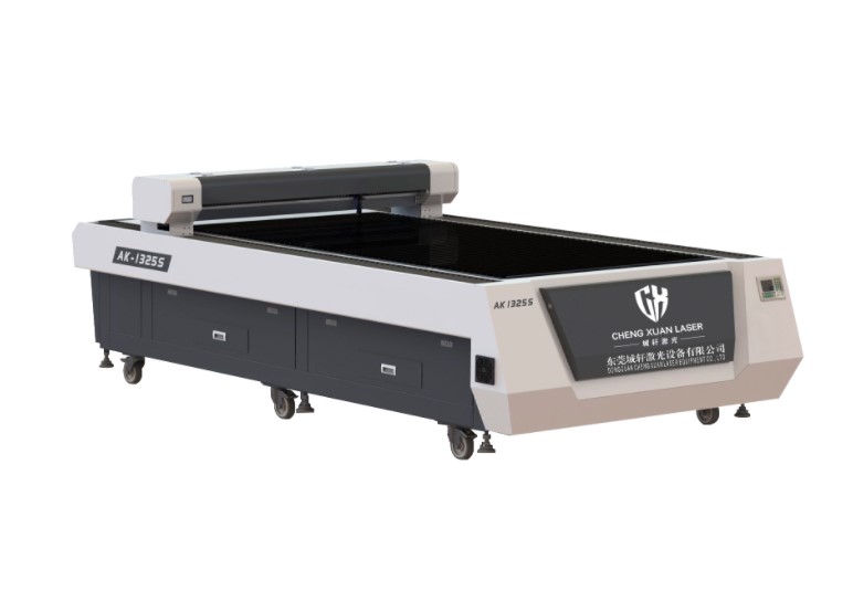 Large format laser cutting machine